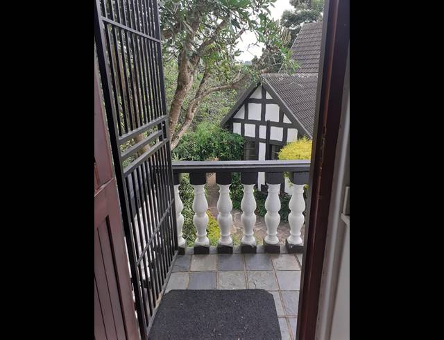 1 BEDROOM FLAT TO LET IN HILLCREST CENTRAL